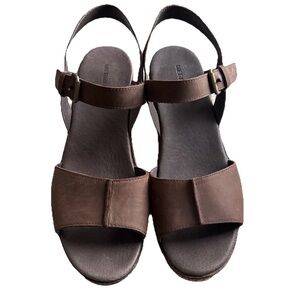 Merrell Halendi Women’s Brown Leather Platform Sandals Buckle Strap Size 11 NWOB